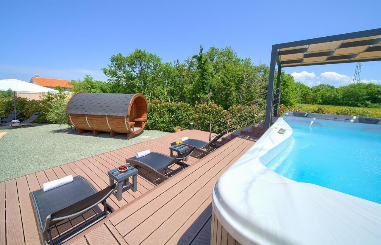 Holiday House Sea & Sun Residence Rasopasno Eksteriør billede
