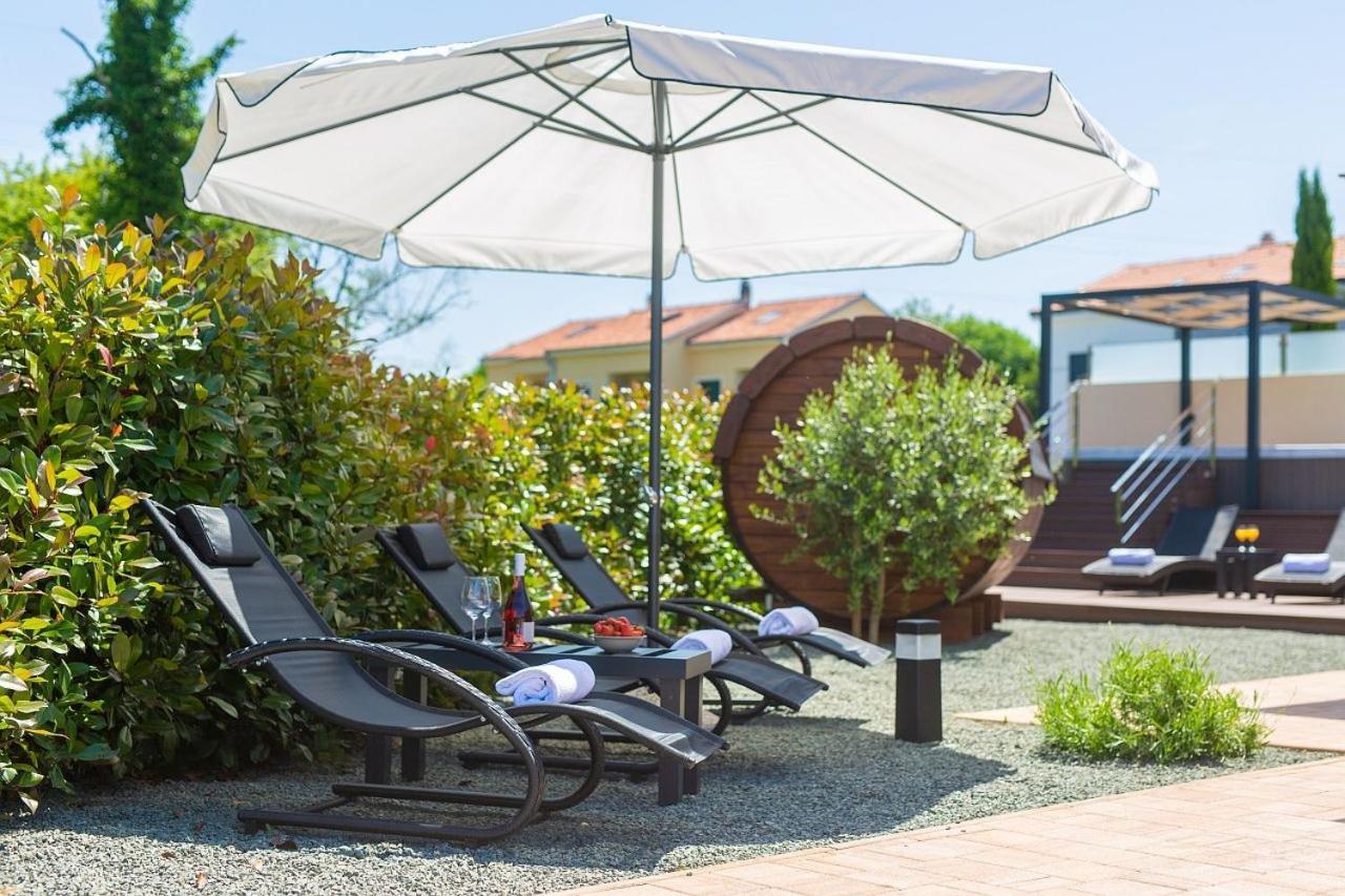 Holiday House Sea & Sun Residence Rasopasno Eksteriør billede